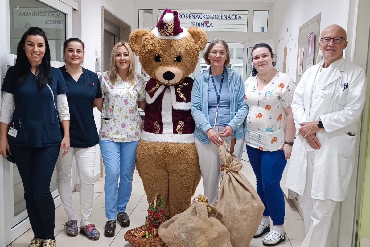 Medeni teddybear posjetio dječji odjel šibenske bolnice i donirao igračke